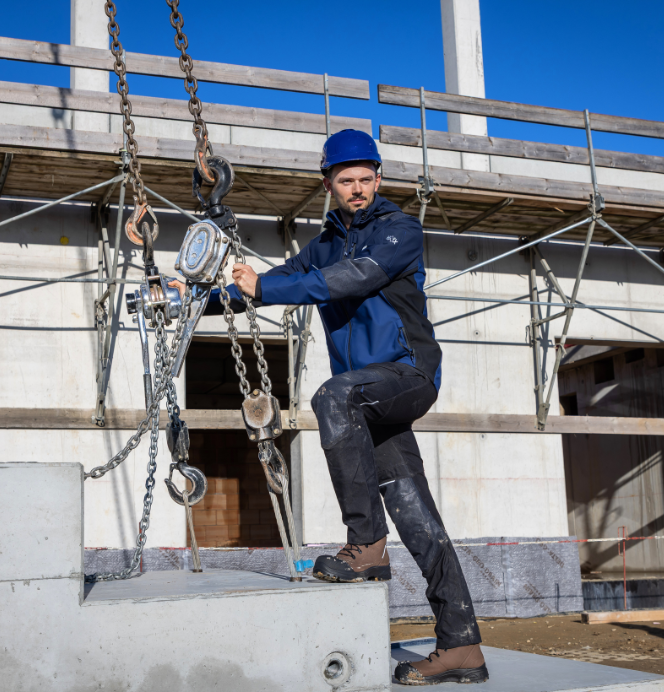 Arbeitskraft, Kranarbeiten, Sicherheitsausrüstung, Arbeitskopfbedeckung, Baustelle