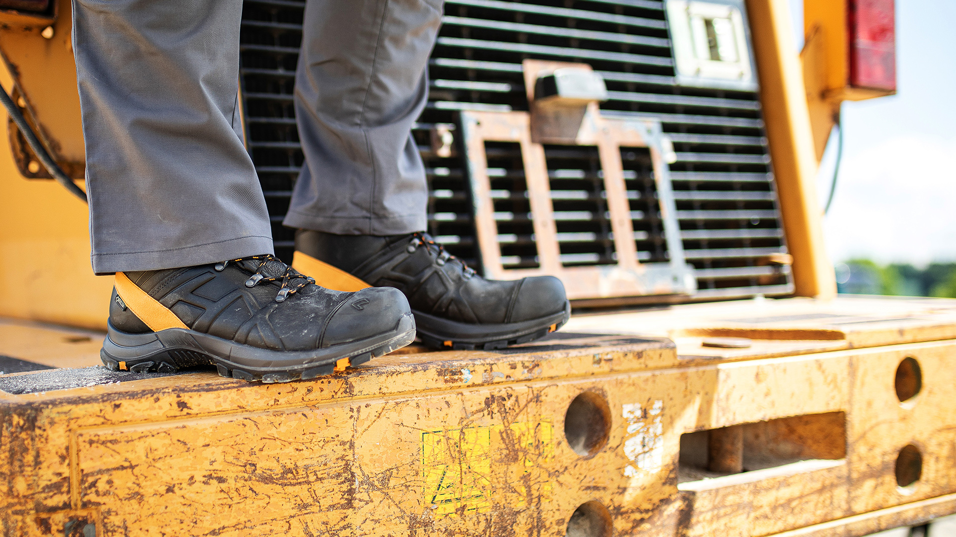 610031_black_eagle_safety_54_mid_black_orange