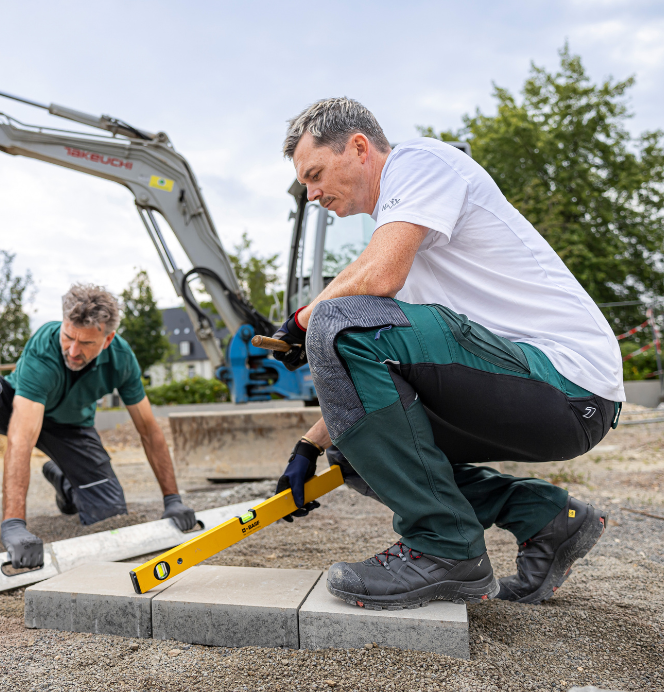  Baustellenarbeit,  Bauuniform,  Gurtwerkzeug,  Steinpfosten,  Steinplatten