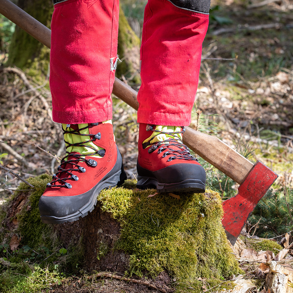 603115_protector_forest_2-1_red_yellow_act03_1000x1000_web 603115_protector_forest_2-1_red_yellow_act03_1000x1000_web01910