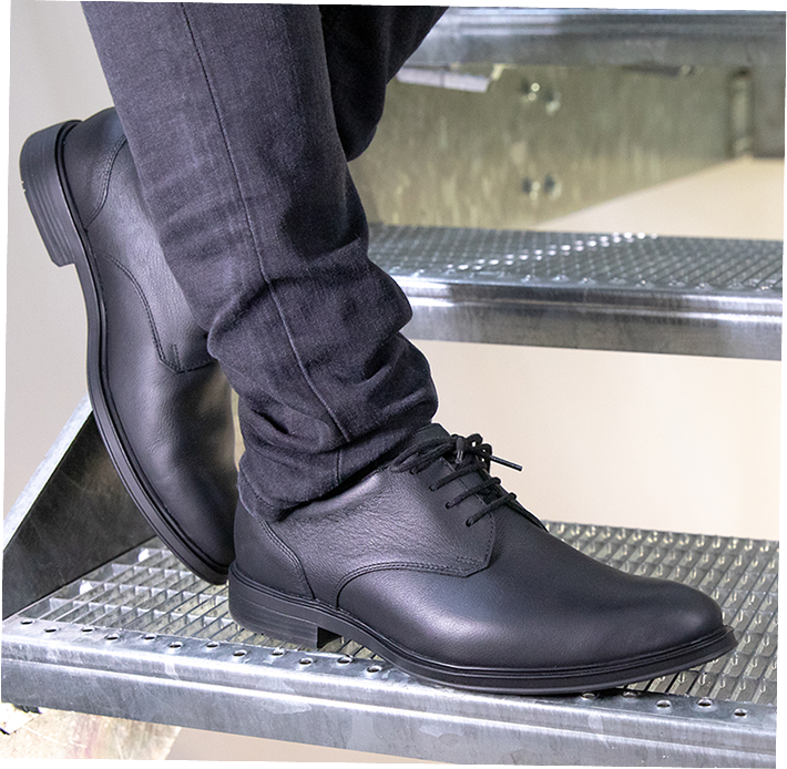 Lage dienstschoenen